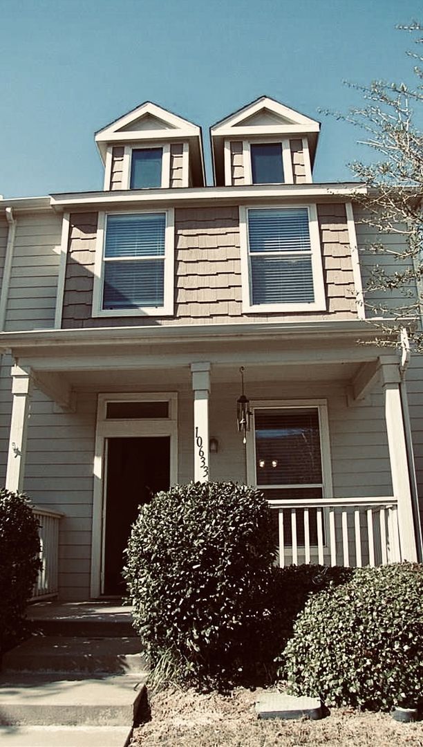 Building Photo - 10633 Traymore Dr