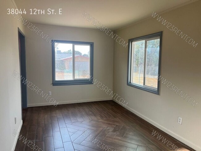 Foto del edificio - 38044 12th St E