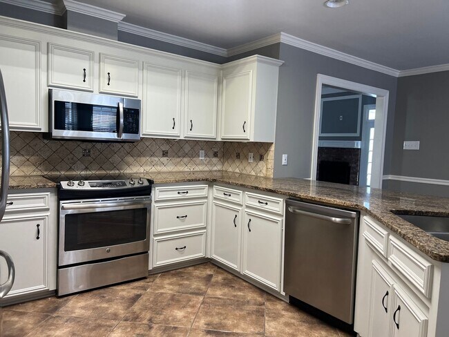 Foto del edificio - Half off the first Full Months rent! BAY H...