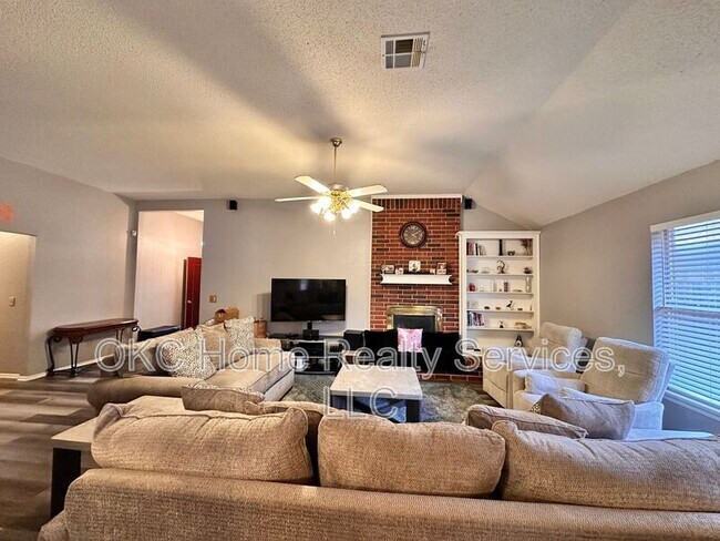 Foto del edificio - 17316 Valley Crst