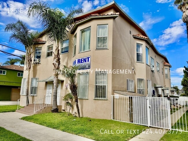 Building Photo - 125 E 20th St