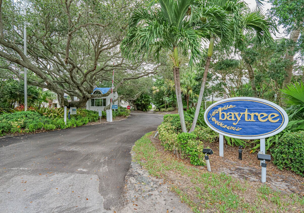 Foto principal - 8444 Oceanside Dr