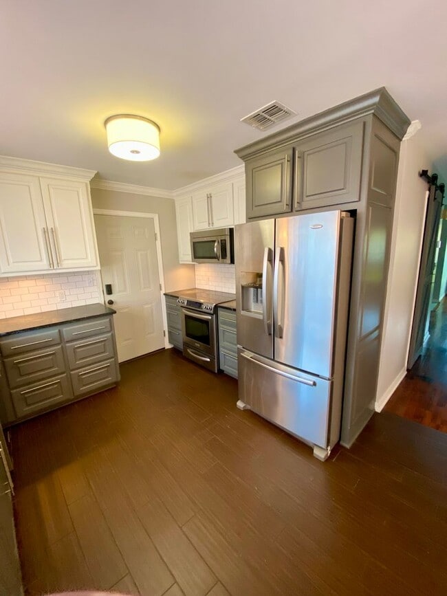 Building Photo - ** 3/1.5 RIVER OAKS CONDOMINIUM **