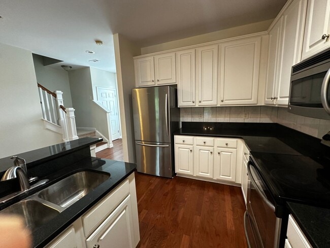 Building Photo - Market Common Townhome