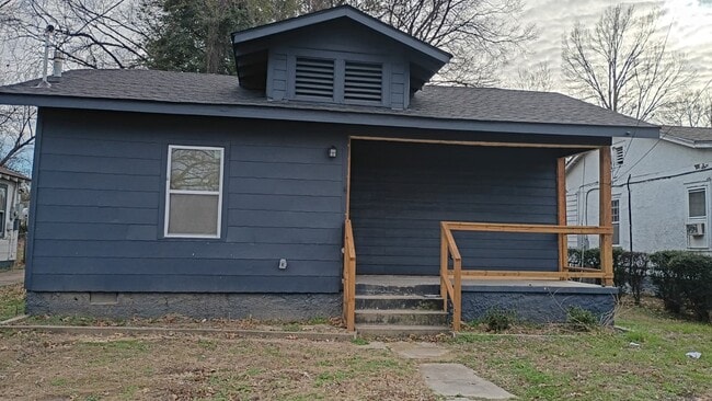 Photo - 2531 Pershing Ave House