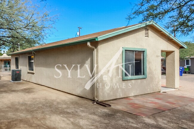 Building Photo - This charming ranch is ready for your pers...