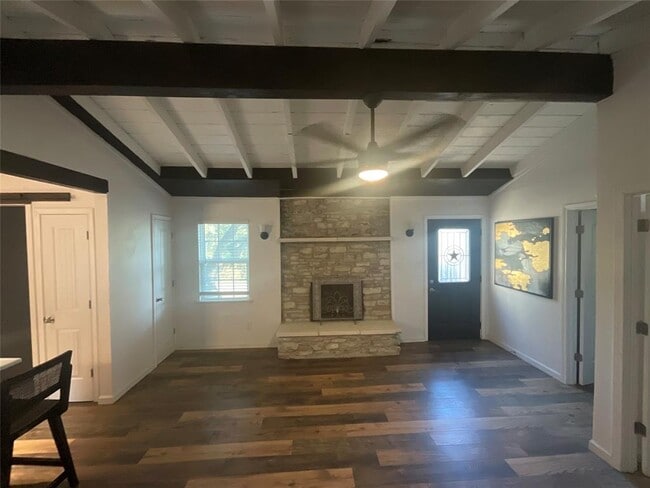 Building Photo - 18302 Redbud Ln