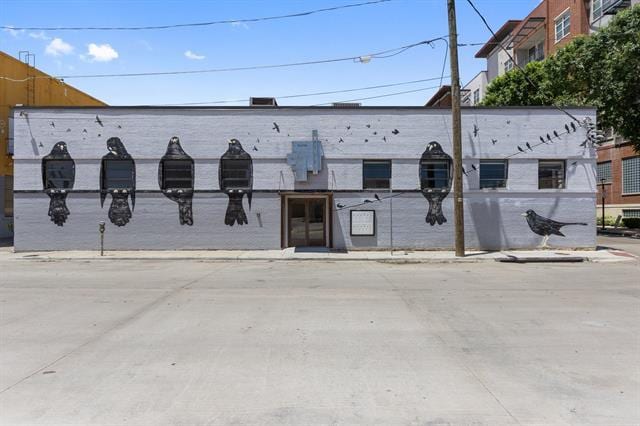 Primary Photo - 215 N Walton St