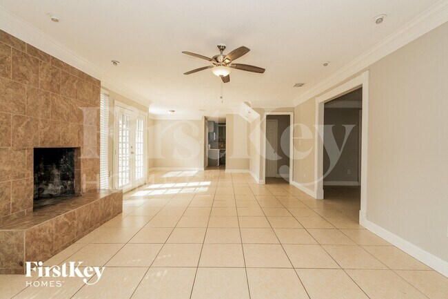 Foto del edificio - 17327 Rolling Creek Dr