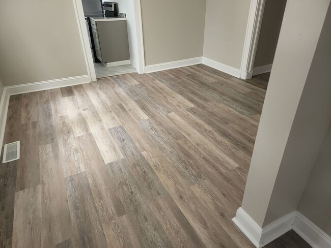Building Photo - Completely Remodeled Cottage style home fo...