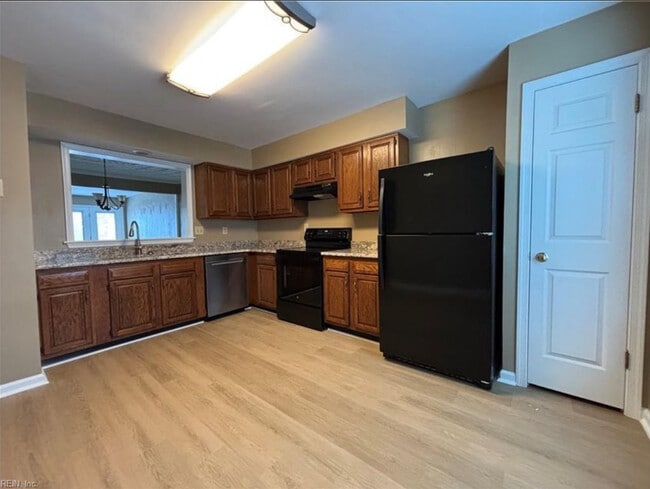 Building Photo - 1508 Brenland Cir