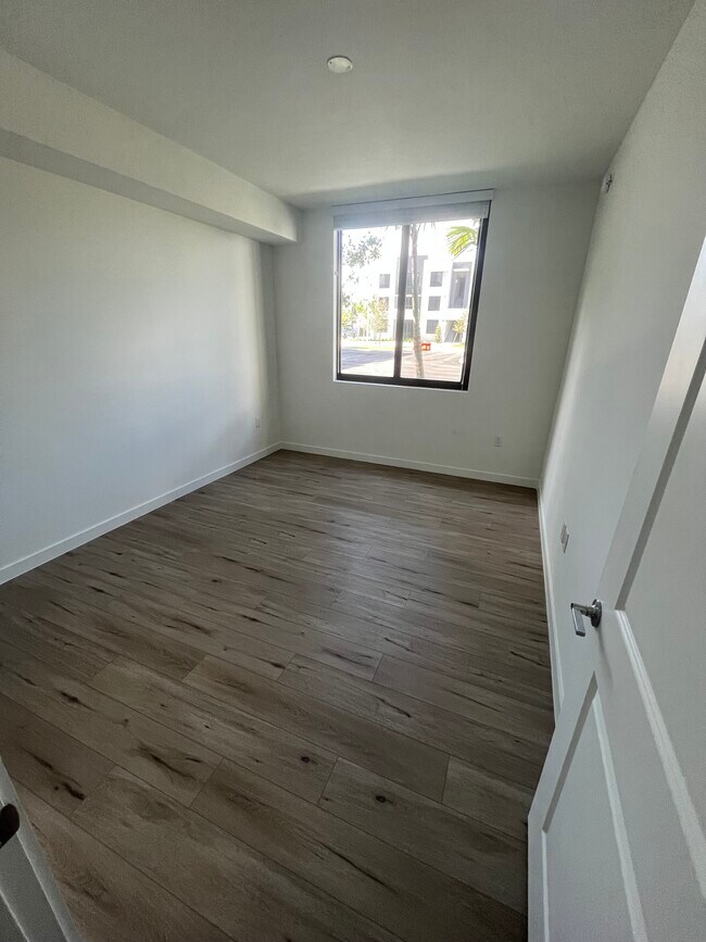 Foto del edificio - 7325 W 3rd Ct