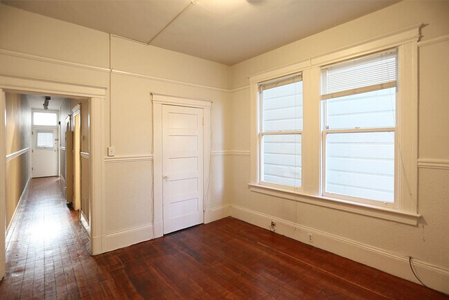 Building Photo - 413 Fair Oaks St