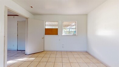 Building Photo - 3826 Landa Ln