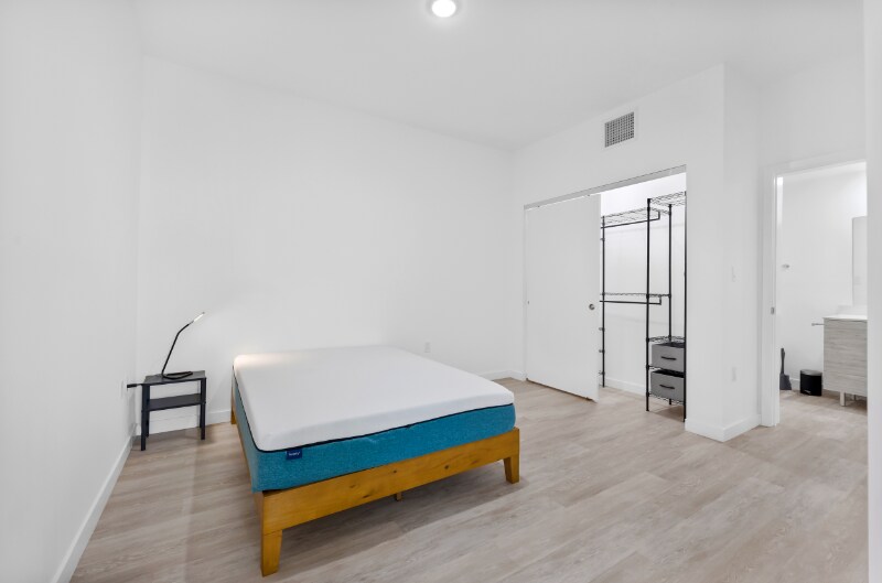 Primary Photo - 475 SW 7th St