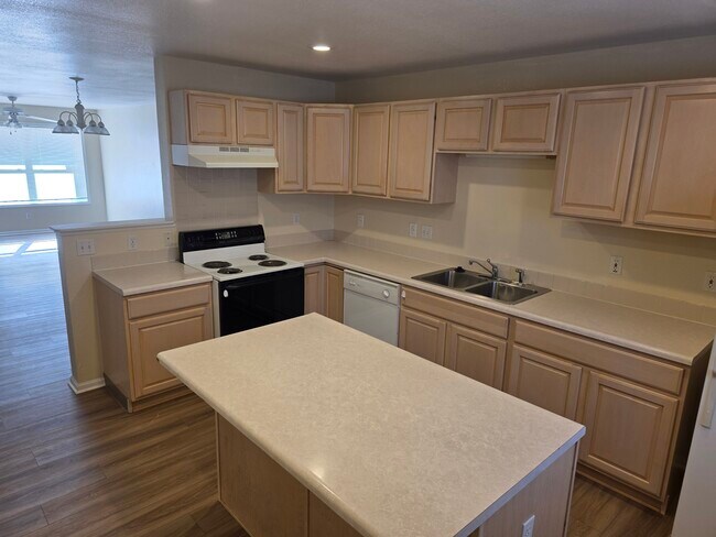 Foto del edificio - 4400 Rawhide Rd