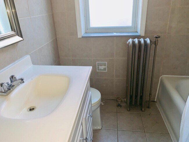 Building Photo - 68th