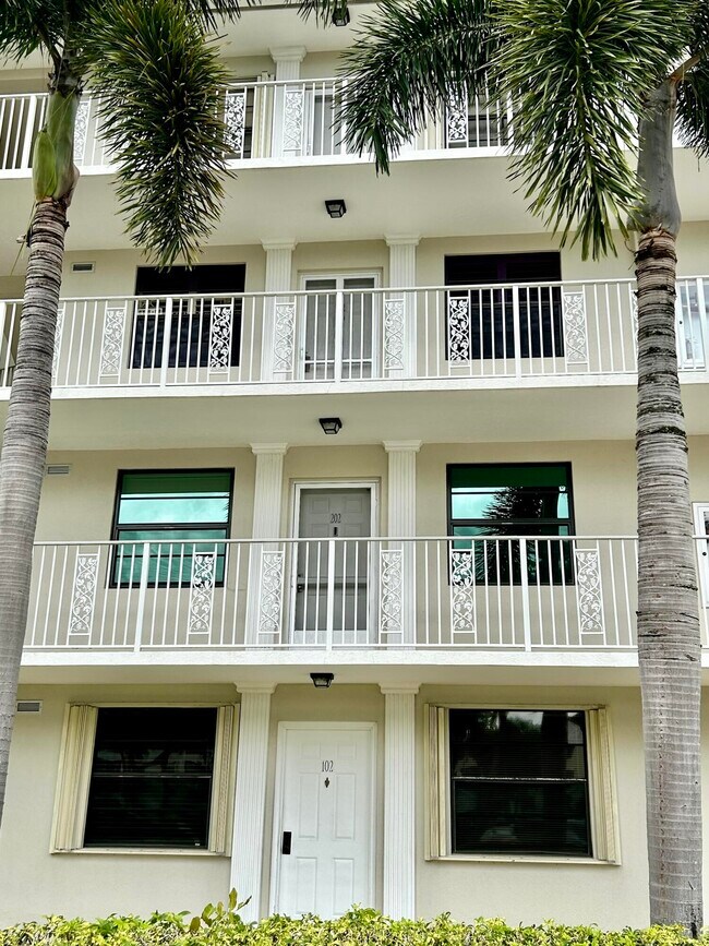Building Photo - 6097 Balboa Cir