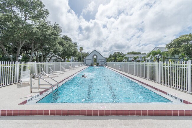 Foto del edificio - 516 Beach Park Ln