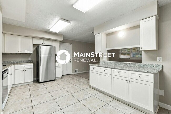 Building Photo - 3 Bedroom Pet-Friendly Home in Lithonia, GA with Main Street Renewal
