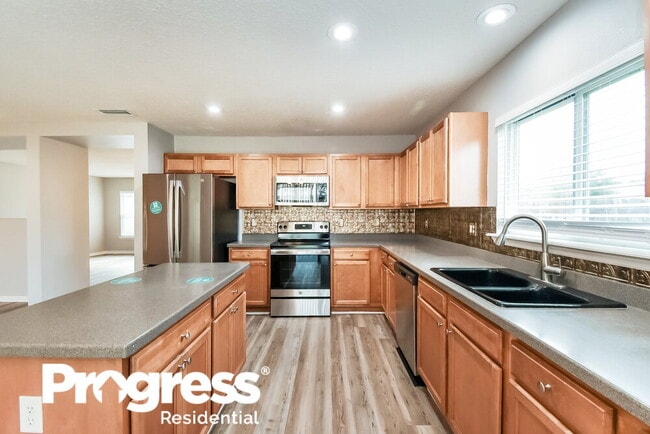 Building Photo - 11783 Carson Lake Dr W