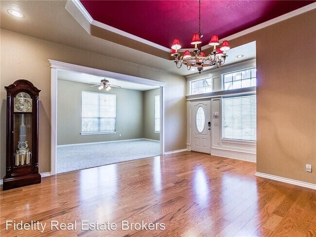 Building Photo - 16609 Village Garden Dr