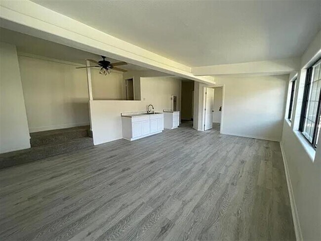 Building Photo - charming 2 bedroom 1 bath