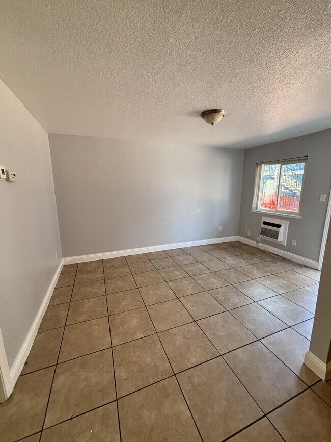 Foto del edificio - Controlled access community - Parking On Site - Laundry On Site $500 Moves You In - Up to One Mon...