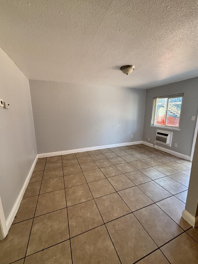 Building Photo - Controlled access community - Parking On Site - Laundry On Site $500 Moves You In - Up to One Mon...