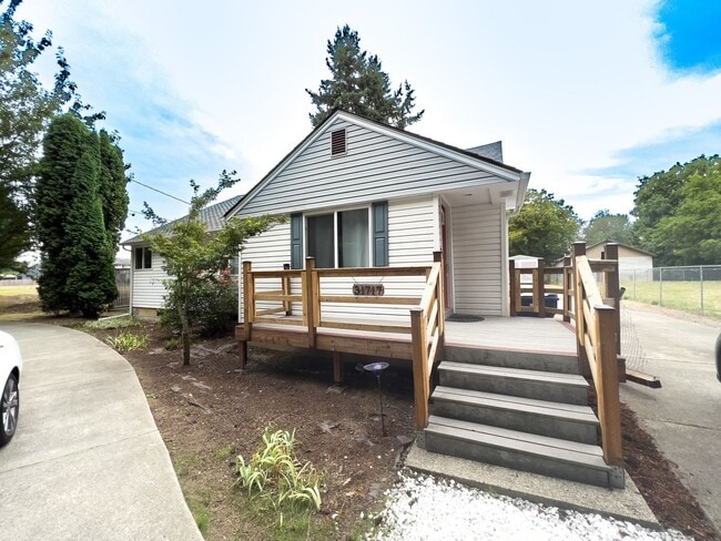 Foto del edificio - Country living 5 bed w/RV parking and 3 car garage!