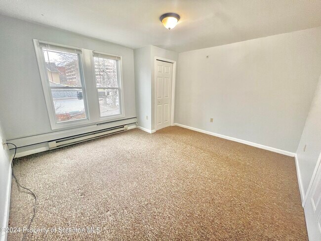 Building Photo - 523 E Gibson St