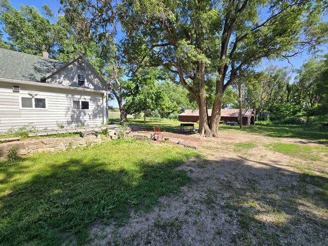 Building Photo - Country Farmhouse 6 miles from town, chicken coop, storage shed and run-in shed