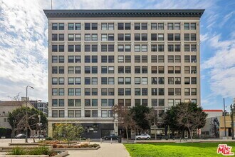 Building Photo - 108 W 2nd St