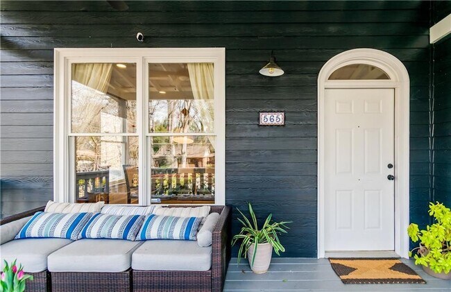 Foto del edificio - 565 Harold Ave NE