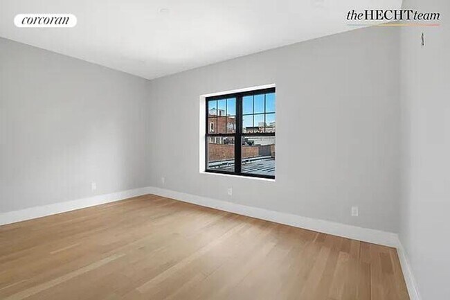 Foto del edificio - 1319 Lincoln Pl