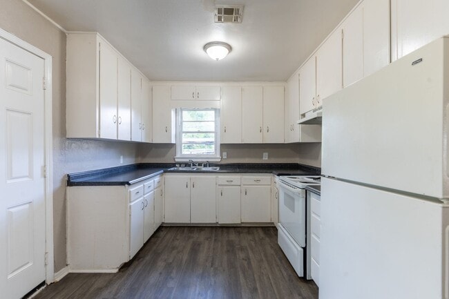 Foto del edificio - 4 Bed 1 Bath Home in Midwest City!! DEPOSI...
