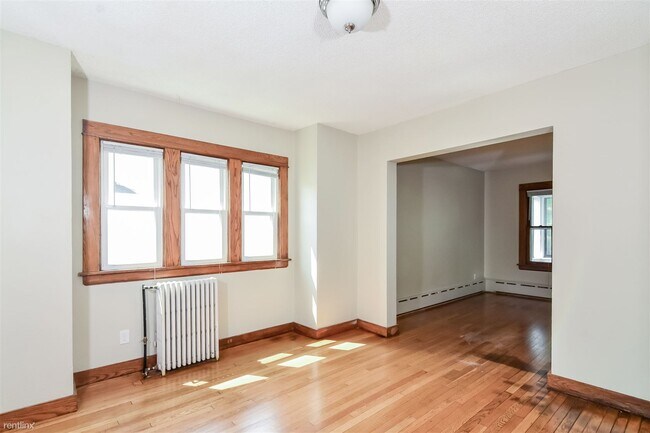 Foto del edificio - 3 br, 1 bath House - 80 Hatch Avenue