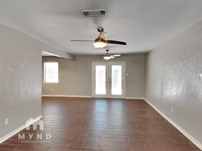 Building Photo - 112 Vanderbilt Ln