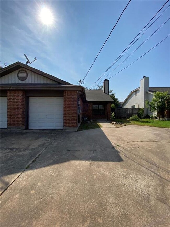 Building Photo - 214 Tamara Dr