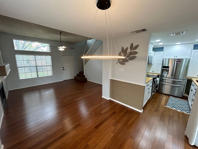 Foto del edificio - AVAILABLE NOW! 2-Story 3 Bedroom / 2.5 Bat...