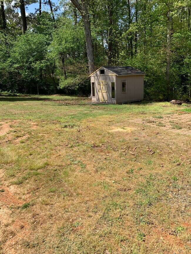 Foto del edificio - 207 McLeod Dr