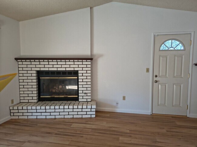 Foto del edificio - 1475 Godell St