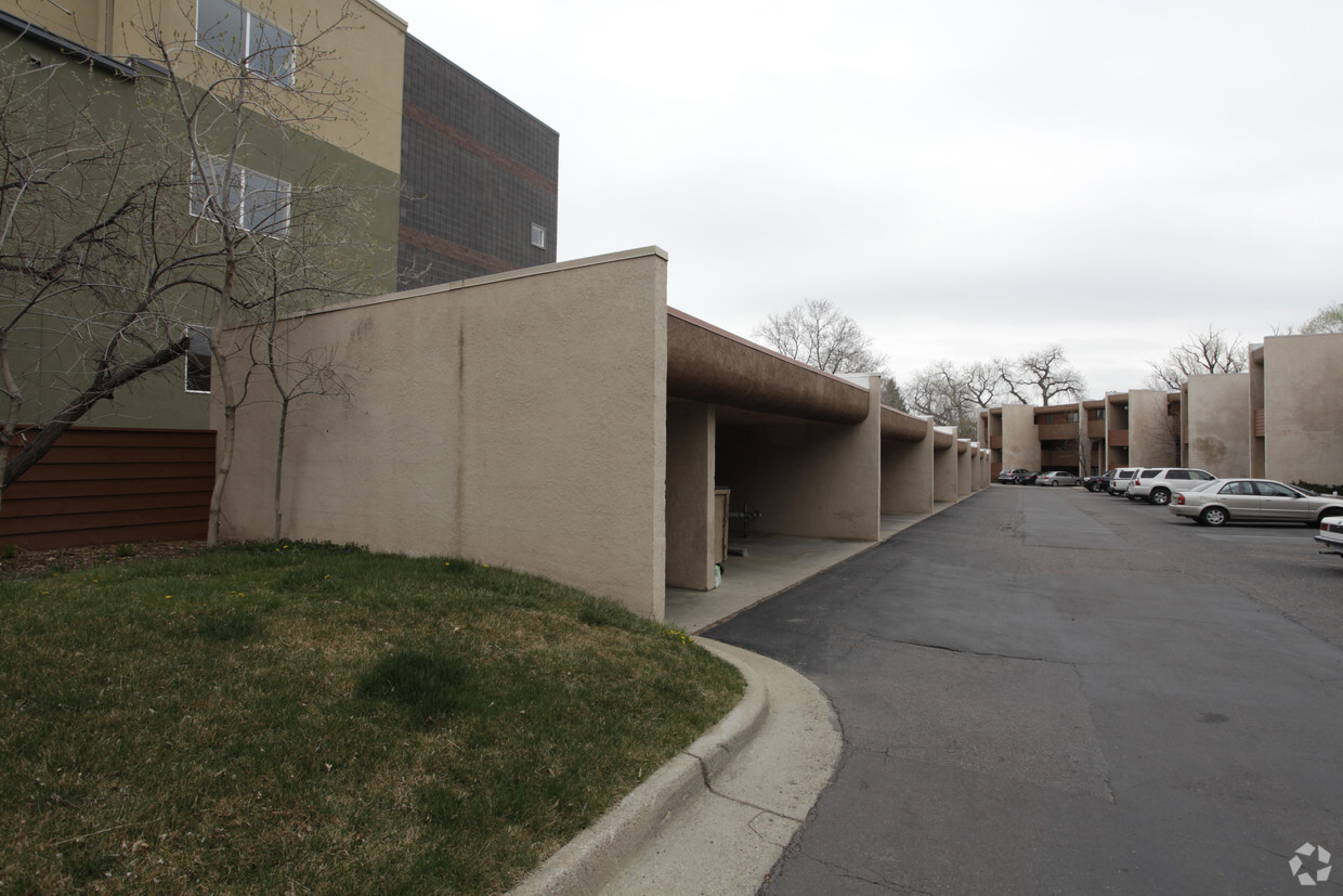 Building Photo - Evergreen Apartments