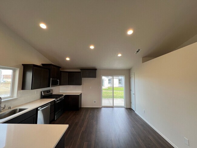 Foto del edificio - Move in special!