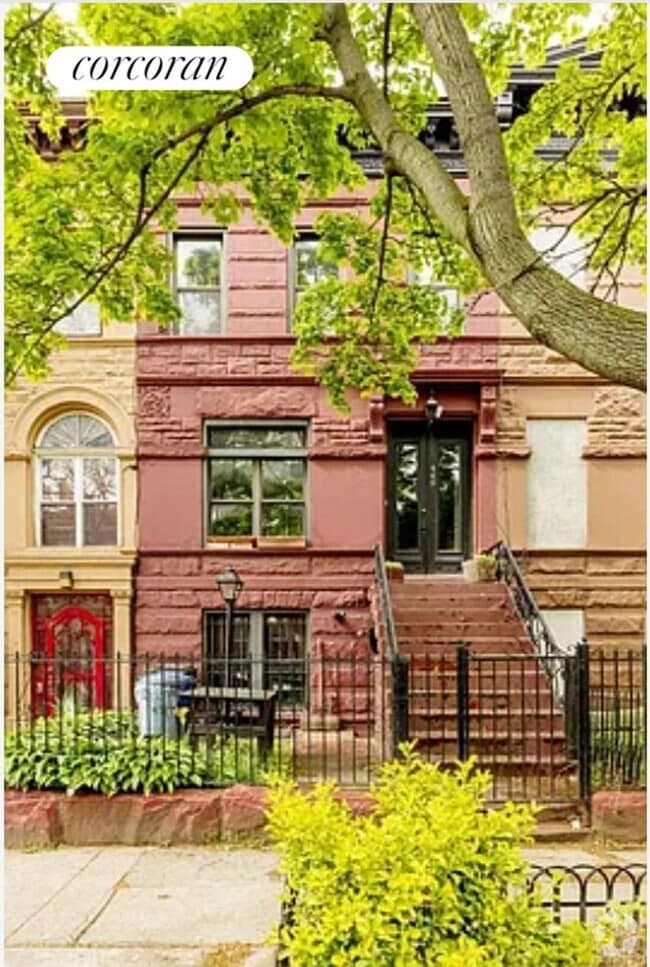 Building Photo - 449 Hancock St