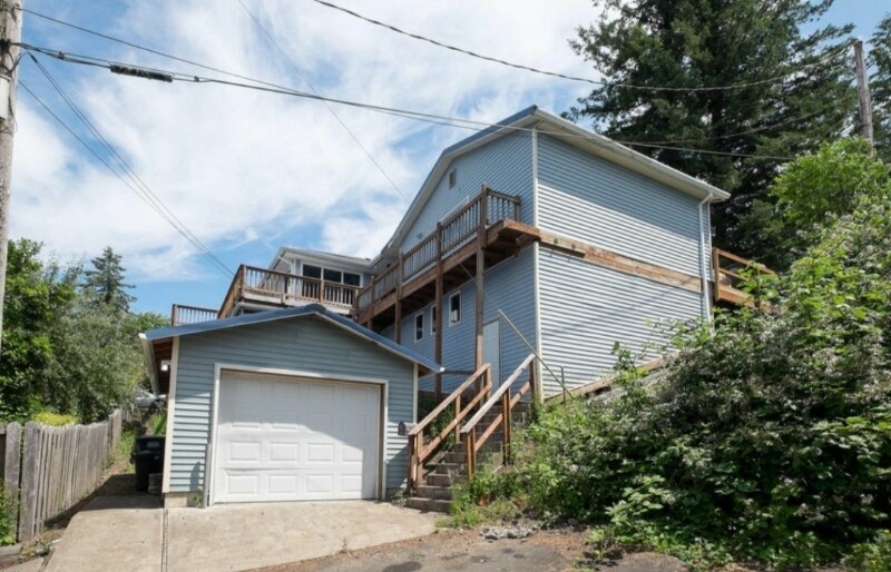 Primary Photo - 176 SE Cedar St