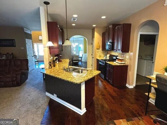 Building Photo - Spacious 5BR House in Covington