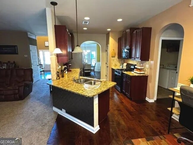 Foto del edificio - Spacious 5BR House in Covington