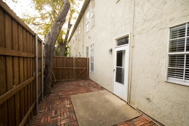 Fotografía del edificio - 1818 N Fitzhugh Ave