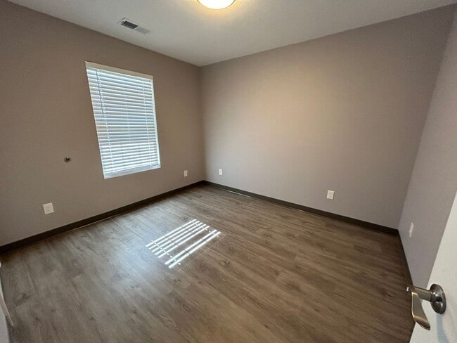 Foto del edificio - 58-60 Morning Dr